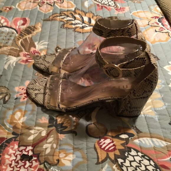 Unisa brand sandals with a snakeskin print and clear straps. Size 10M - Picture 5 of 8